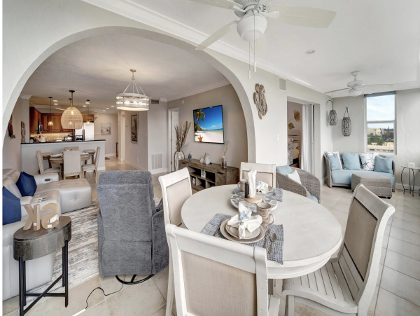 Siesta Key Vacation Condo Walk to Beaches!