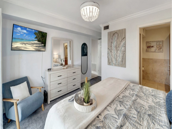 Siesta Key Vacation Condo Walk to Beaches!