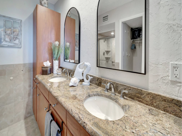 Siesta Key Vacation Condo Walk to Beaches!