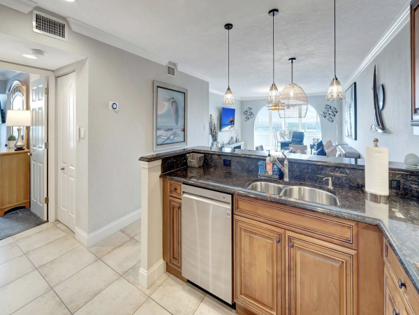Siesta Key Vacation Condo Walk to Beaches!