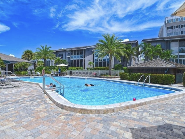 Siesta Key Vacation Condo Walk to Beaches!