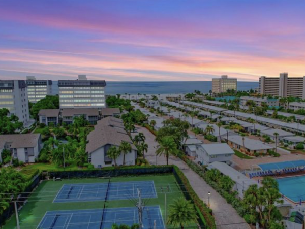 Siesta Key Vacation Condo Walk to Beaches!
