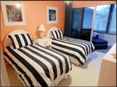 Siesta key Vacation Condo Sleeps Six Guests.