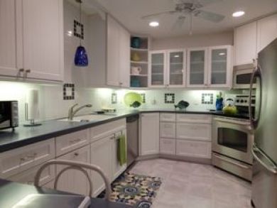 Siesta key Vacation Condo Sleeps Six Guests.