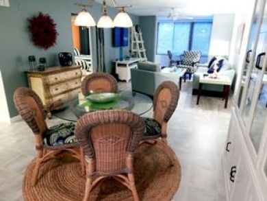 Siesta key Vacation Condo Sleeps Six Guests.