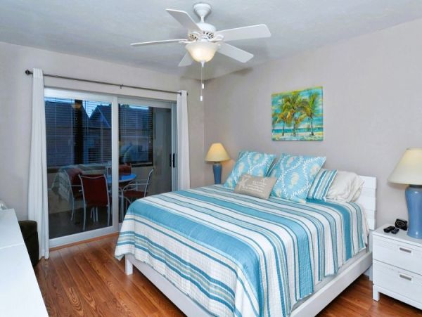 Siesta Key Vacation Condo Two Bedroom Walk to Beach