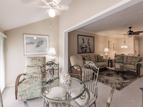 Cozy Two Bedroom Condo in Siesta Key Steps to the Beach