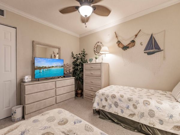 Cozy Two Bedroom Condo in Siesta Key Steps to the Beach