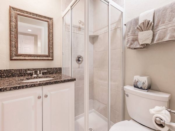 Cozy Two Bedroom Condo in Siesta Key Steps to the Beach
