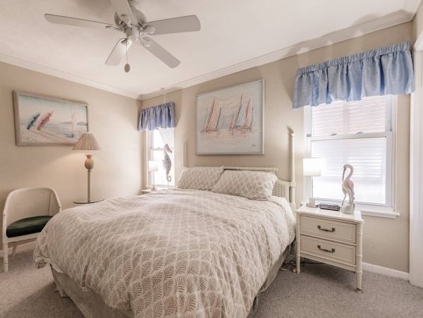 Cozy Two Bedroom Condo in Siesta Key Steps to the Beach