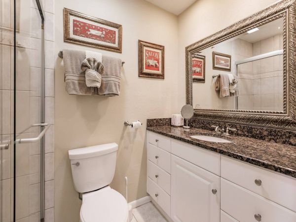 Cozy Two Bedroom Condo in Siesta Key Steps to the Beach