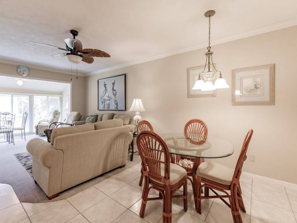 Cozy Two Bedroom Condo in Siesta Key Steps to the Beach