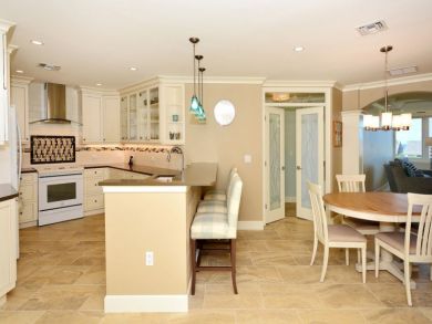 Siesta Key Updated Unit 2 Bedrooms 125 yards from Beach - additional view, photo 4