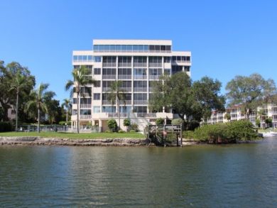 Crescent Beach 75 Yards Away From this Great Condo Crescent Beach 75 Yards Away From this Great Condo