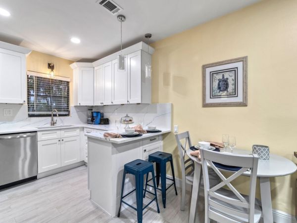 Siesta Key Two Bedroom Coastal Vacation Rental