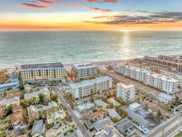 Siesta Key Two Bedroom Coastal Vacation Rental