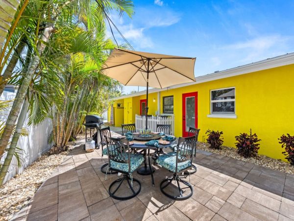 Siesta Key Two Bedroom Coastal Vacation Rental