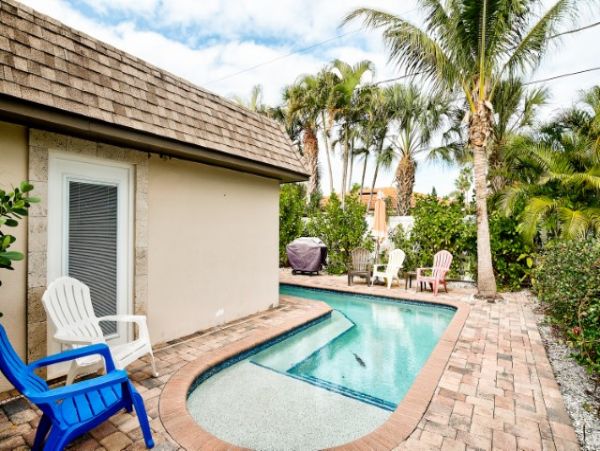 Siesta Key Walk to Beach 2 Bedroom Vacation Duplex