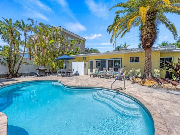 Luxury Siesta Key Vacation Rental with Pool Near Beach