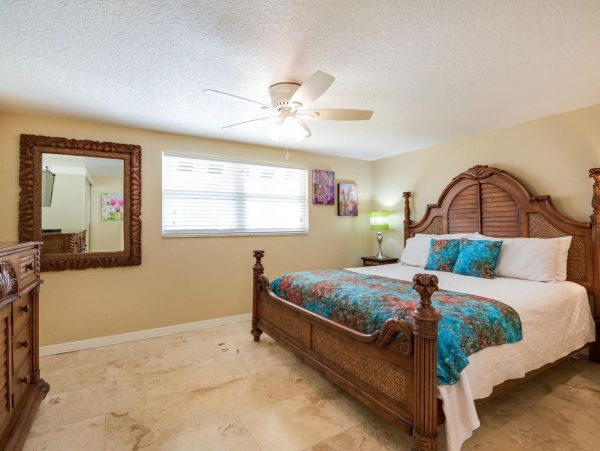 Rent One or Both Units at Siesta Key Both Units Sleeps 12