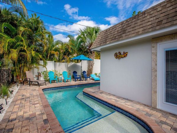 Charming 2 Bedroom Cottage Siesta Key Walk to Beach