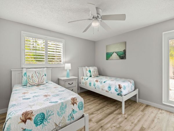 Charming 2 Bedroom Cottage Siesta Key Walk to Beach