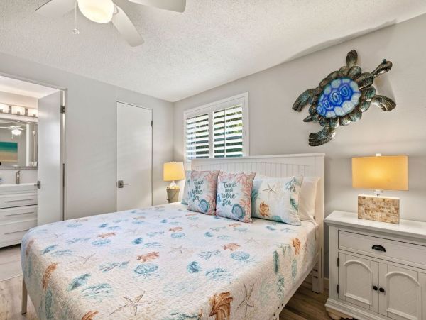 Charming 2 Bedroom Cottage Siesta Key Walk to Beach
