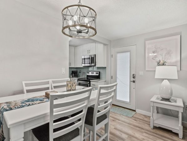 Charming 2 Bedroom Cottage Siesta Key Walk to Beach