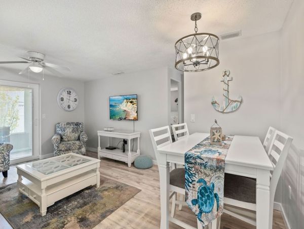 Charming 2 Bedroom Cottage Siesta Key Walk to Beach