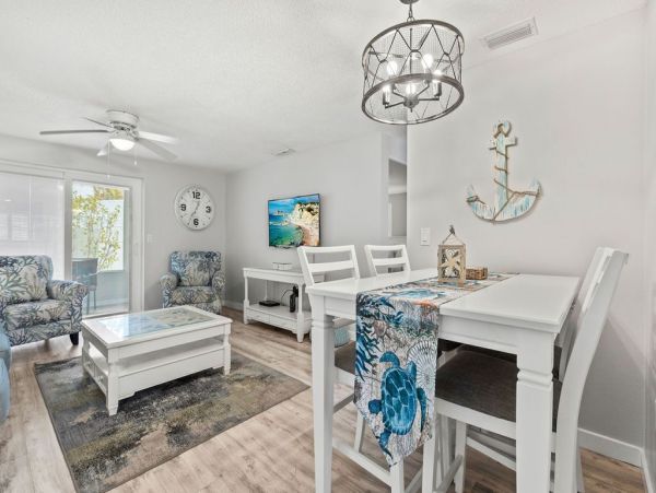 Charming 2 Bedroom Cottage Siesta Key Walk to Beach