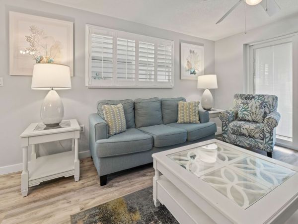 Charming 2 Bedroom Cottage Siesta Key Walk to Beach