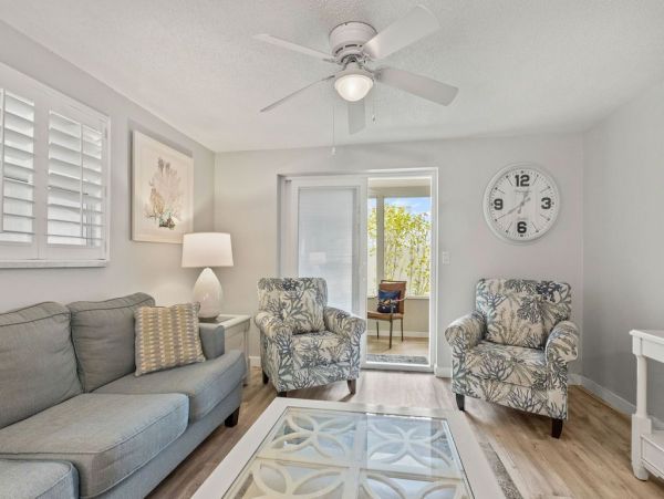 Charming 2 Bedroom Cottage Siesta Key Walk to Beach