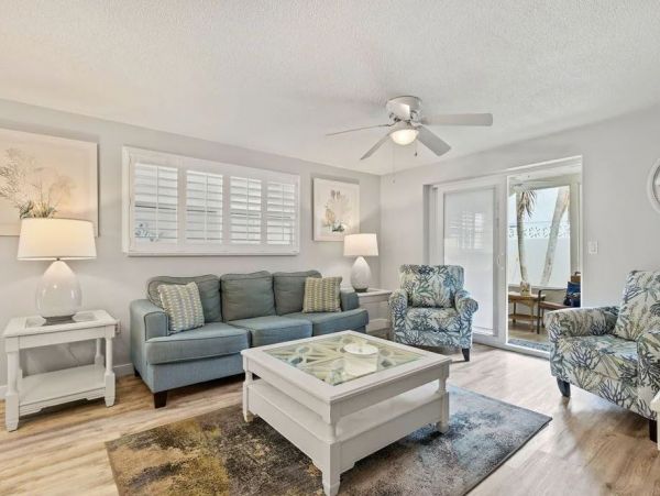 Charming 2 Bedroom Cottage Siesta Key Walk to Beach