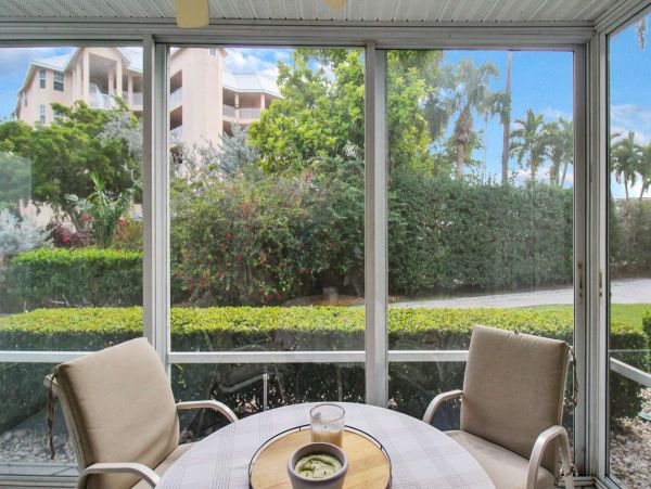 Two Bedroom Short Walk Vacation Rental in Siesta Key