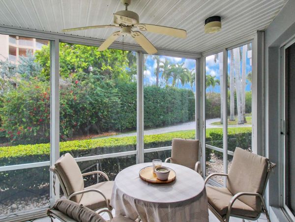 Two Bedroom Short Walk Vacation Rental in Siesta Key