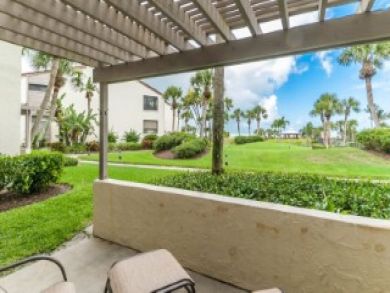 Siesta Key Vacation Condo 2 Bedrooms Sleeps Four Guests.