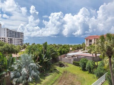 Enjoy Views of the Gulf of Mexico from Siesta Key Enjoy Views of the Gulf of Mexico from Siesta Key