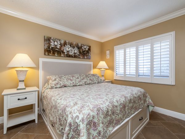 Comfortable Siesta Key Rental: Sleeps 6 with Modern Amenities