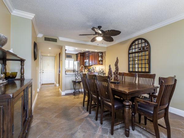 Comfortable Siesta Key Rental: Sleeps 6 with Modern Amenities