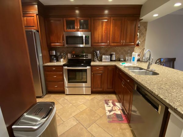 Comfortable Siesta Key Rental: Sleeps 6 with Modern Amenities