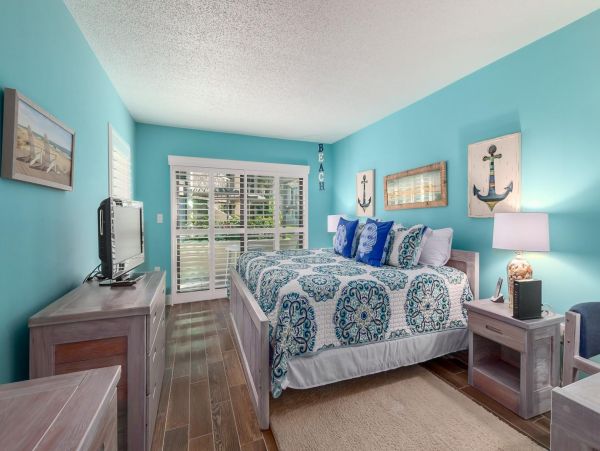Charming Vacation Condo Located On Beach In Siesta Key
