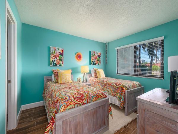 Charming Vacation Condo Located On Beach In Siesta Key