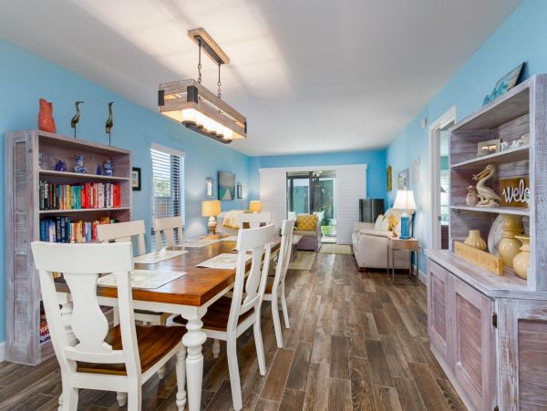 Charming Vacation Condo Located On Beach In Siesta Key