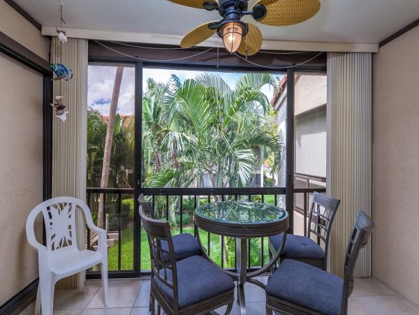 Beach Vacation Condo at Siesta Key 2 Bedrooms Sleeps 6