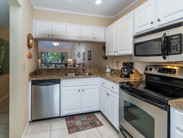 Beach Vacation Condo at Siesta Key 2 Bedrooms Sleeps 6