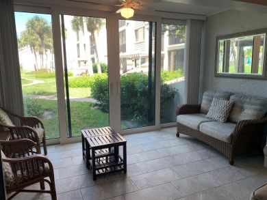 Siesta Key Vacation Condo Sleeps Six Guests. Siesta Key Vacation Condo Sleeps Six Guests.