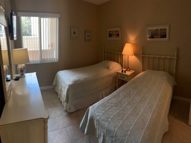 Siesta Key Vacation Condo Sleeps Six Guests. Siesta Key Vacation Condo Sleeps Six Guests.