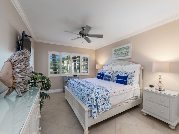 Pretty Vacation Condo in Siesta Key with Pool & Tennis Court