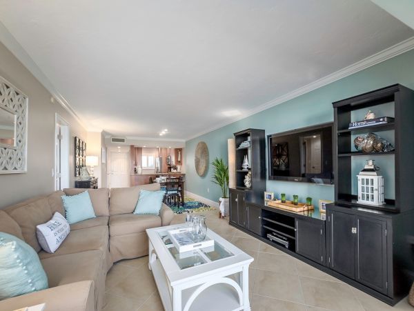 Pretty Vacation Condo in Siesta Key with Pool & Tennis Court