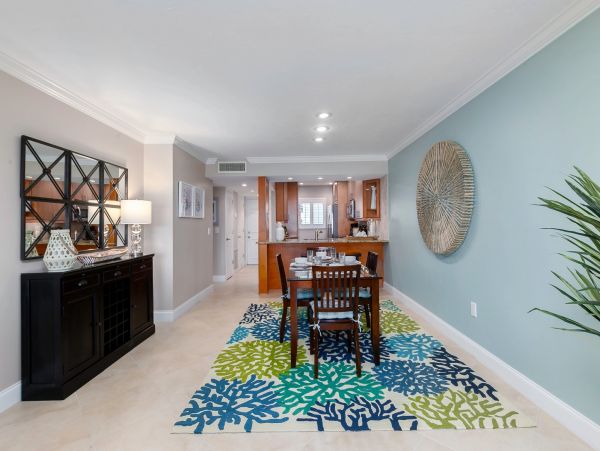 Pretty Vacation Condo in Siesta Key with Pool & Tennis Court